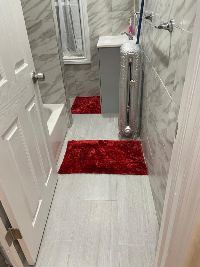 A Great Room In Queens Ню Йорк Екстериор снимка